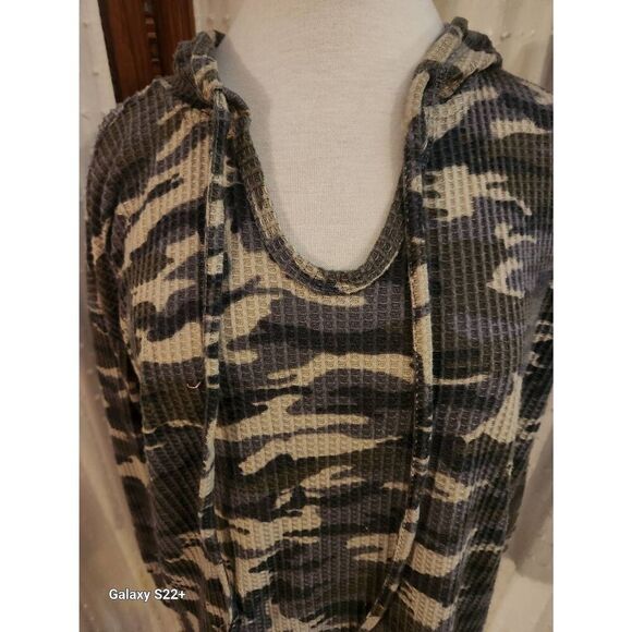 H22  Maurices camouflage sport, hoodie - Picture 2 of 12